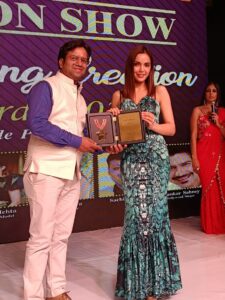 Captivating Creation award 2022 from Indian Actress ``Shazahn Padamsee``